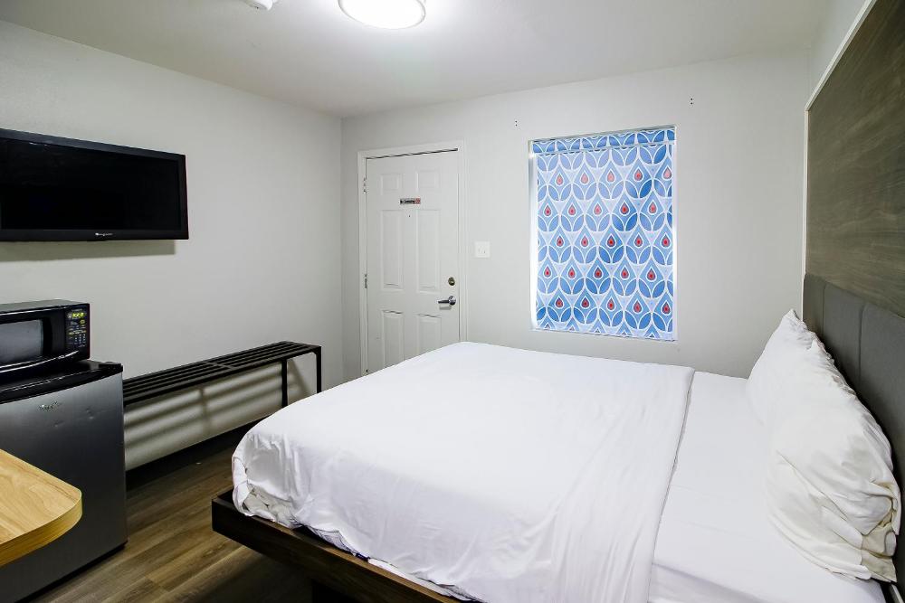 Queen Room interior